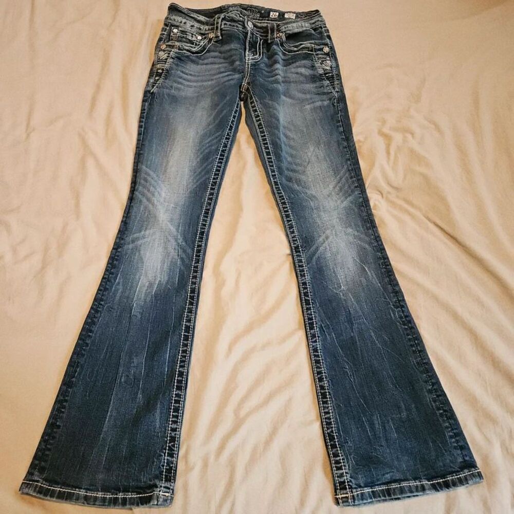 Embellished Miss Me Signature Bootcut Size 26
